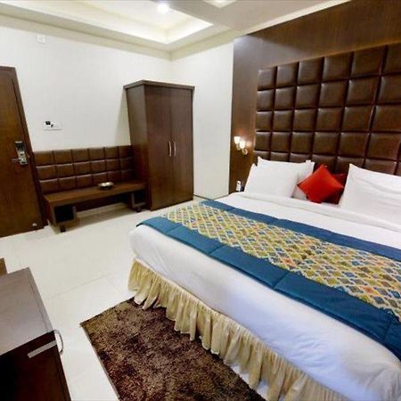 Hotel Mk Vivanta Gwalior Extérieur photo